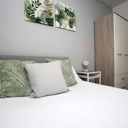Quiet And Comfy House With 2 Bedrooms And 2 Bathrooms Super Fast Wifi And Crisp Hotel Standard White Linen Hosted By Our Home Short Stays Дарлингтон Экстерьер фото