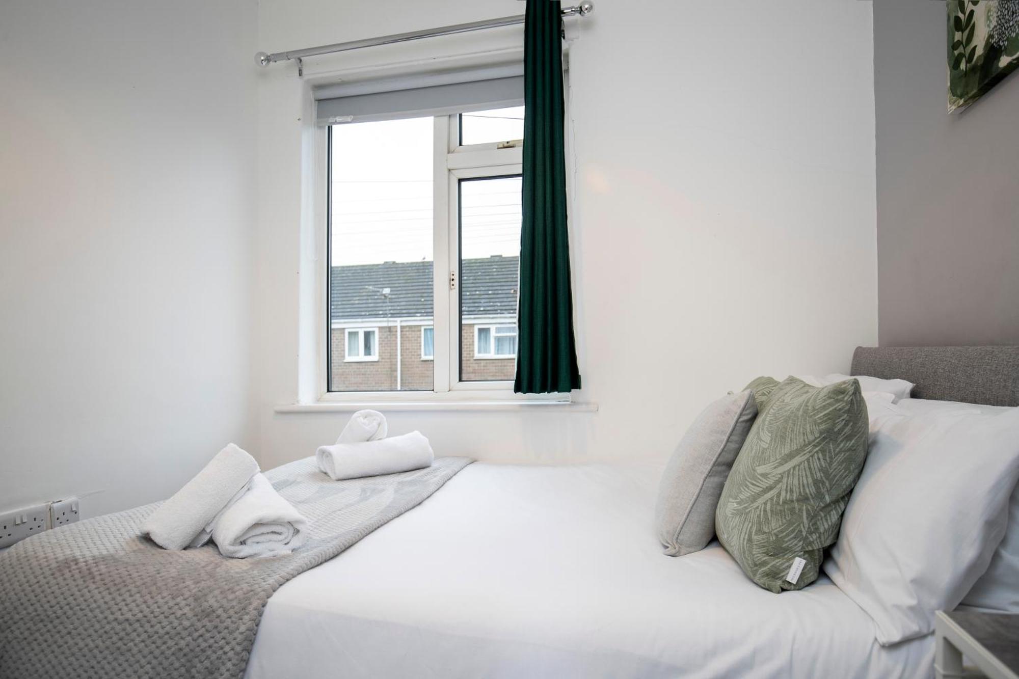Quiet And Comfy House With 2 Bedrooms And 2 Bathrooms Super Fast Wifi And Crisp Hotel Standard White Linen Hosted By Our Home Short Stays Дарлингтон Экстерьер фото