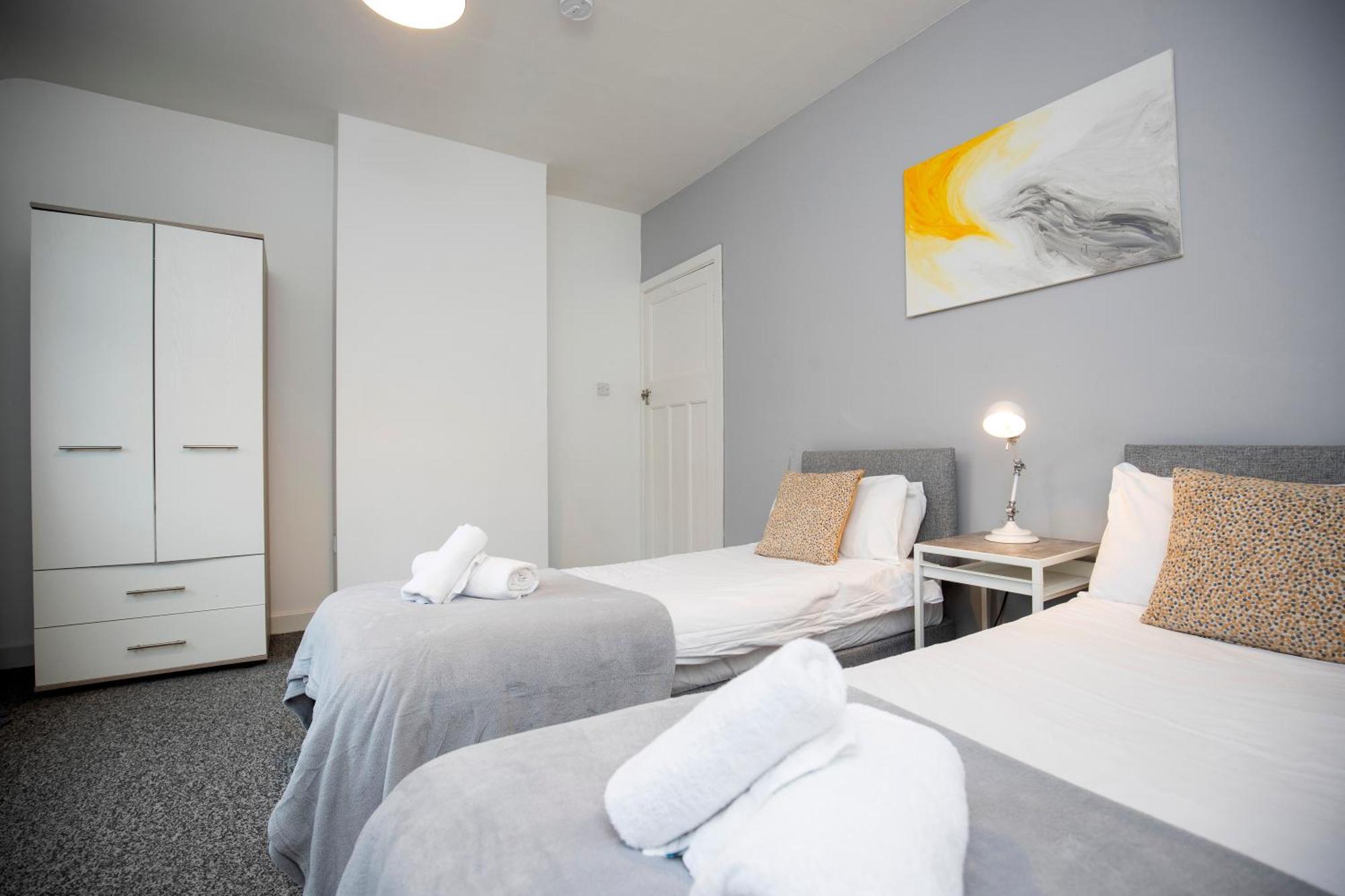 Quiet And Comfy House With 2 Bedrooms And 2 Bathrooms Super Fast Wifi And Crisp Hotel Standard White Linen Hosted By Our Home Short Stays Дарлингтон Экстерьер фото