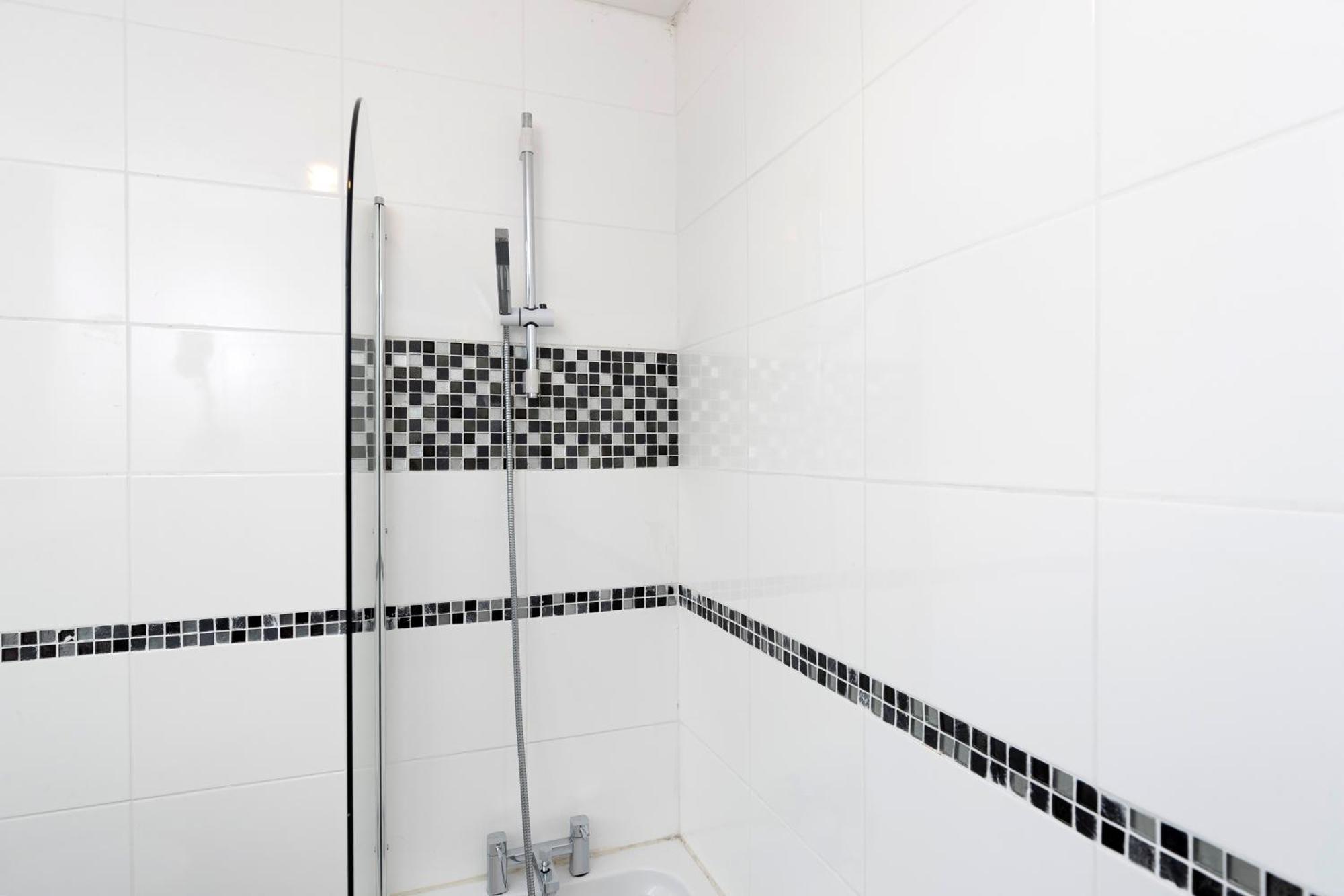 Quiet And Comfy House With 2 Bedrooms And 2 Bathrooms Super Fast Wifi And Crisp Hotel Standard White Linen Hosted By Our Home Short Stays Дарлингтон Экстерьер фото