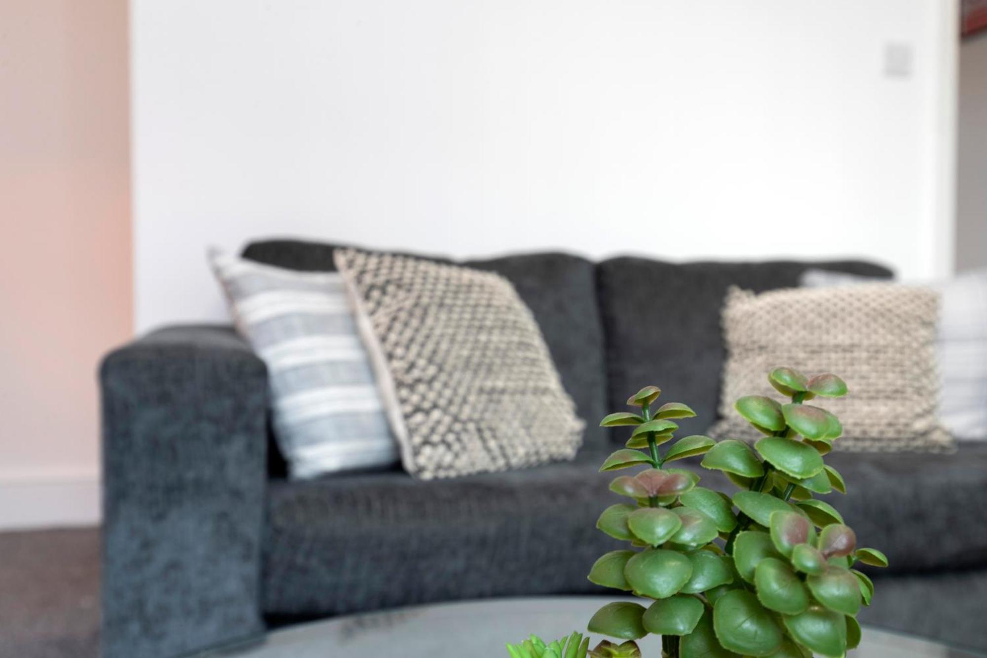 Quiet And Comfy House With 2 Bedrooms And 2 Bathrooms Super Fast Wifi And Crisp Hotel Standard White Linen Hosted By Our Home Short Stays Дарлингтон Экстерьер фото