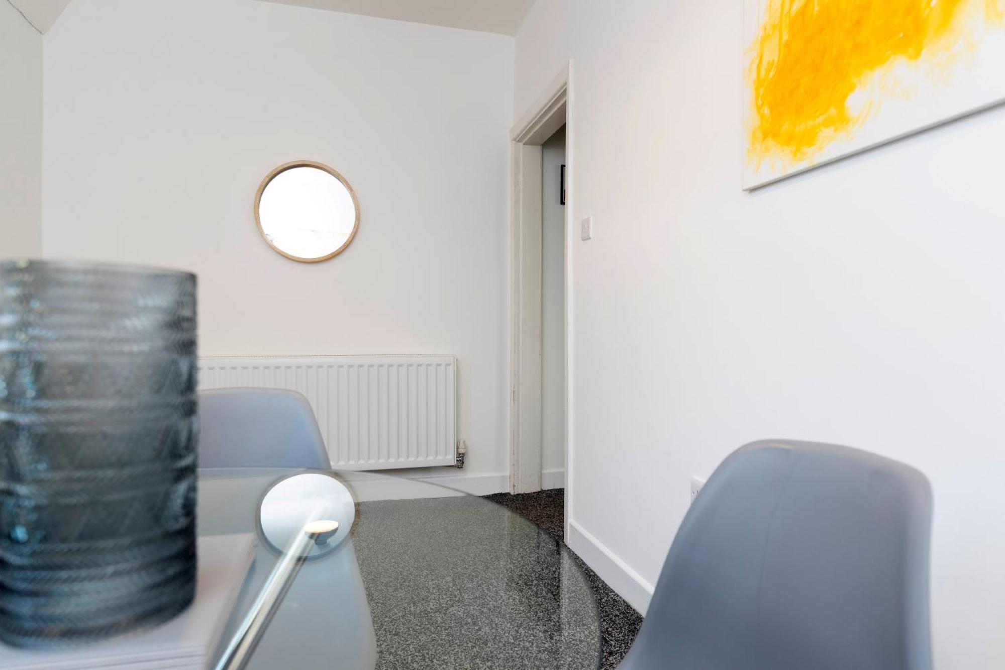 Quiet And Comfy House With 2 Bedrooms And 2 Bathrooms Super Fast Wifi And Crisp Hotel Standard White Linen Hosted By Our Home Short Stays Дарлингтон Экстерьер фото