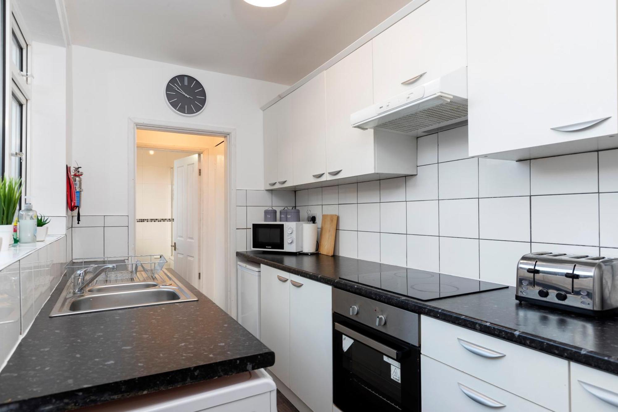 Quiet And Comfy House With 2 Bedrooms And 2 Bathrooms Super Fast Wifi And Crisp Hotel Standard White Linen Hosted By Our Home Short Stays Дарлингтон Экстерьер фото